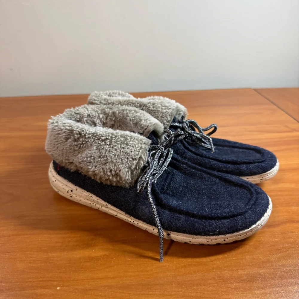 Hey Dude Women's Britt Navy Sherpa Lined Boot Lace Up Shoe‎ Winter Cozy W6